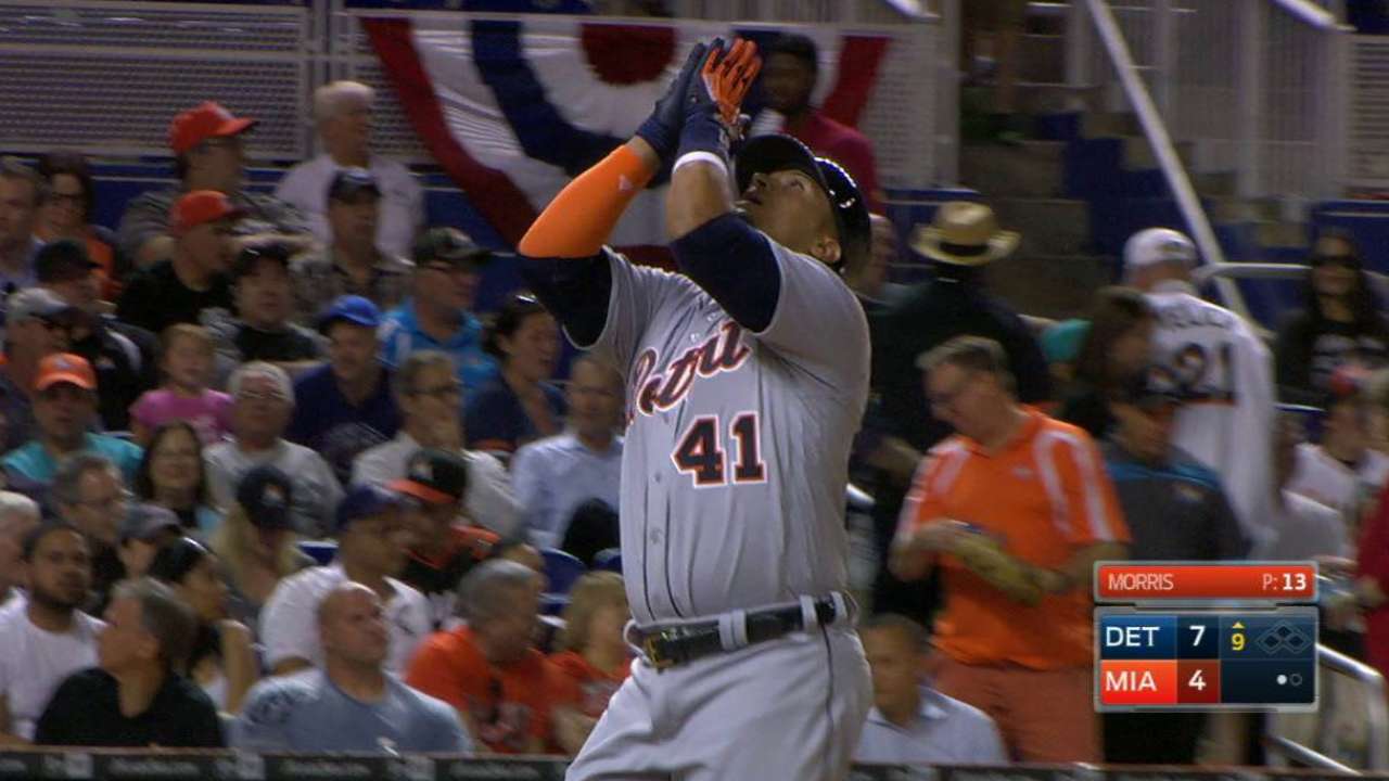 Martinez's pinch-hit homer