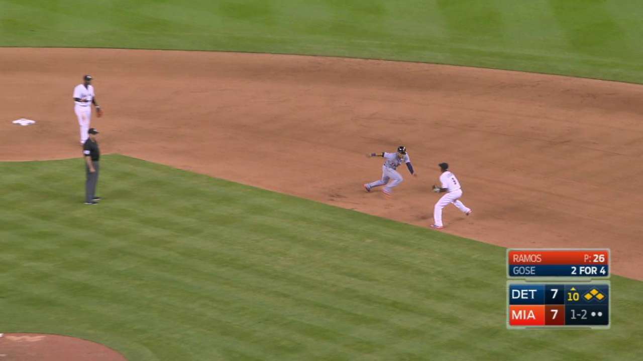 Realmuto throws out Iglesias