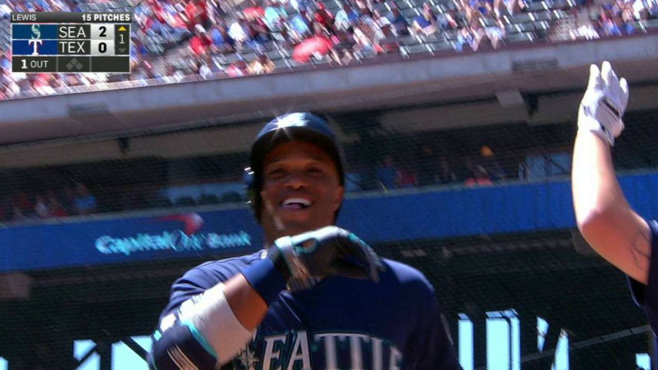 Cano's homer opens the scoring
