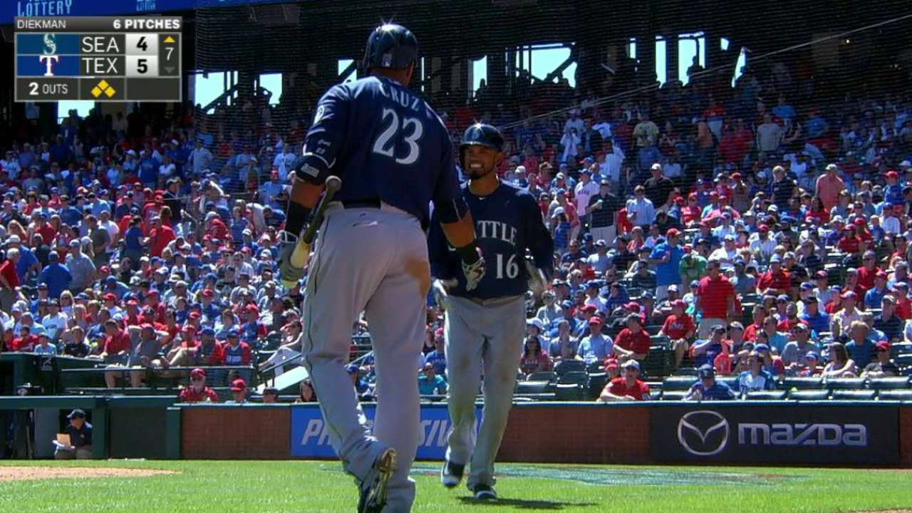 Cano's walk brings in Sardinas