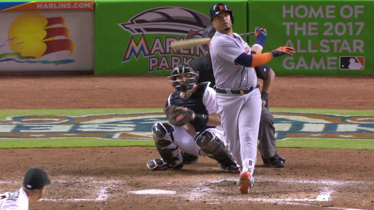 V-Mart's pinch-hit homer
