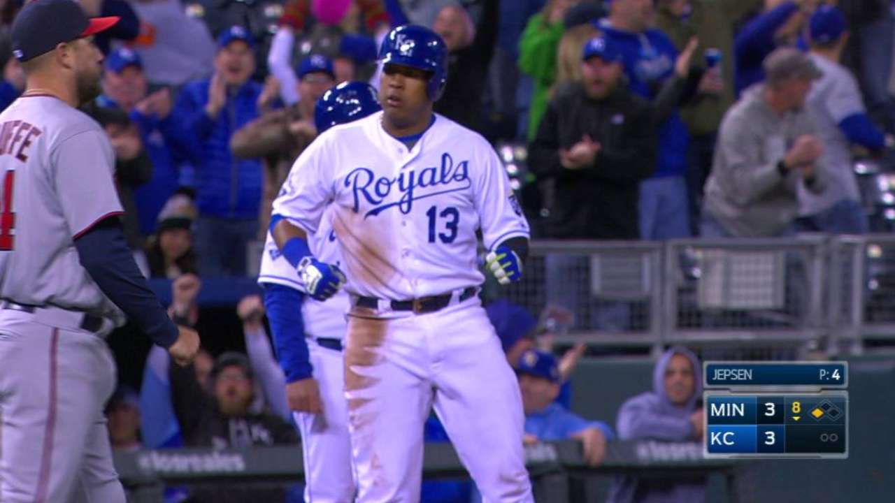 Infante's sac fly lifts Royals over Twins