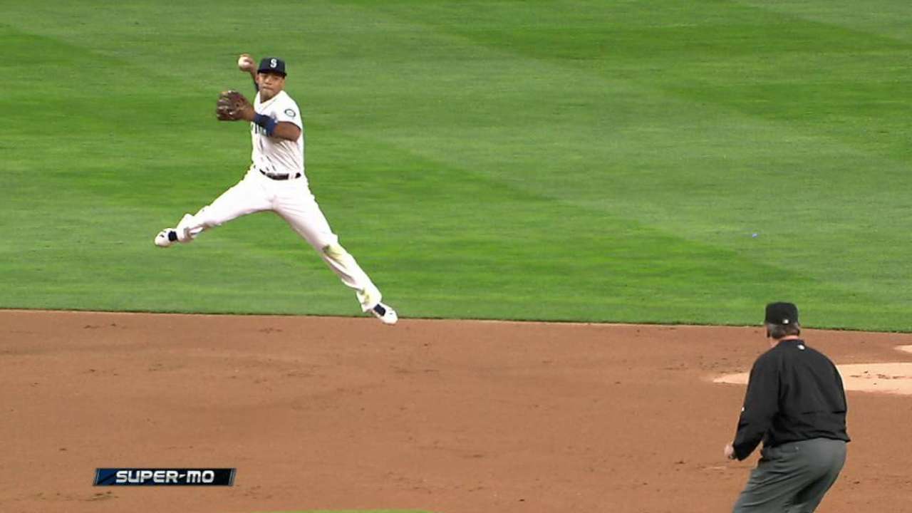 Marte's jumping throw
