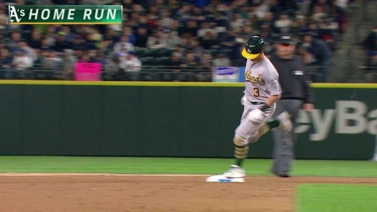 Coghlan's first A's HR seals win over Mariners