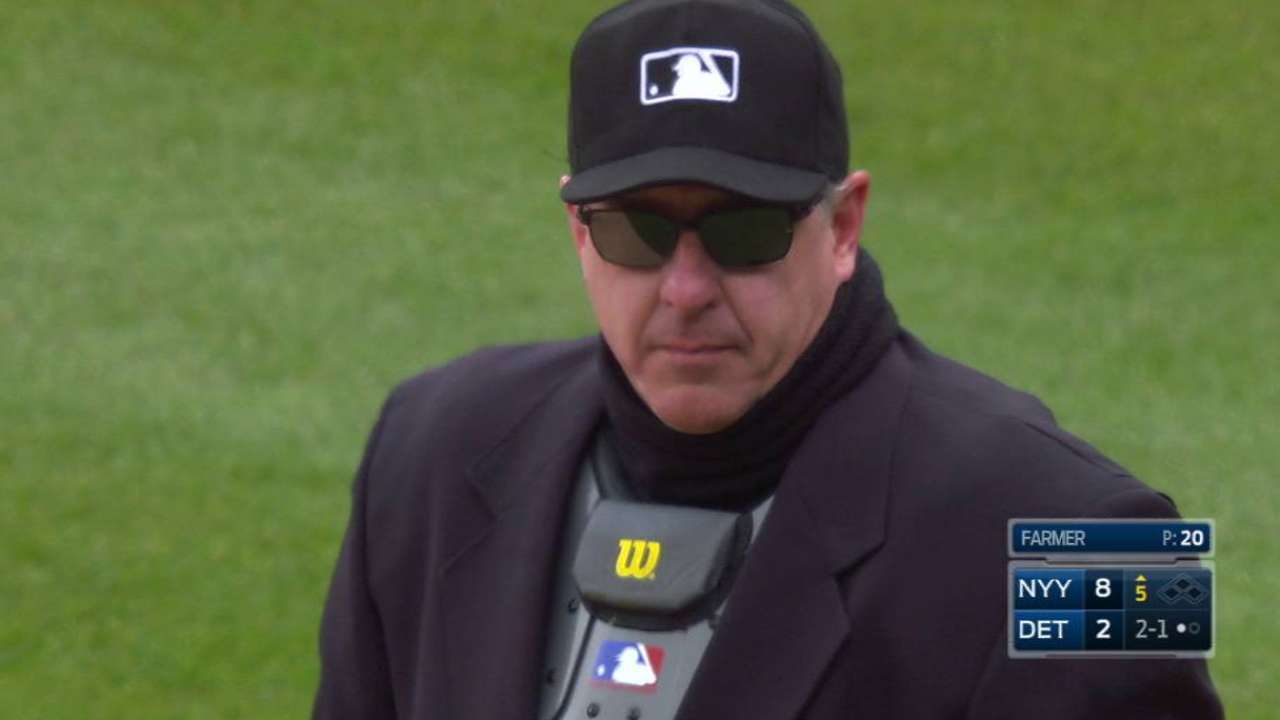 Ausmus ejected for arguing balls and strikes