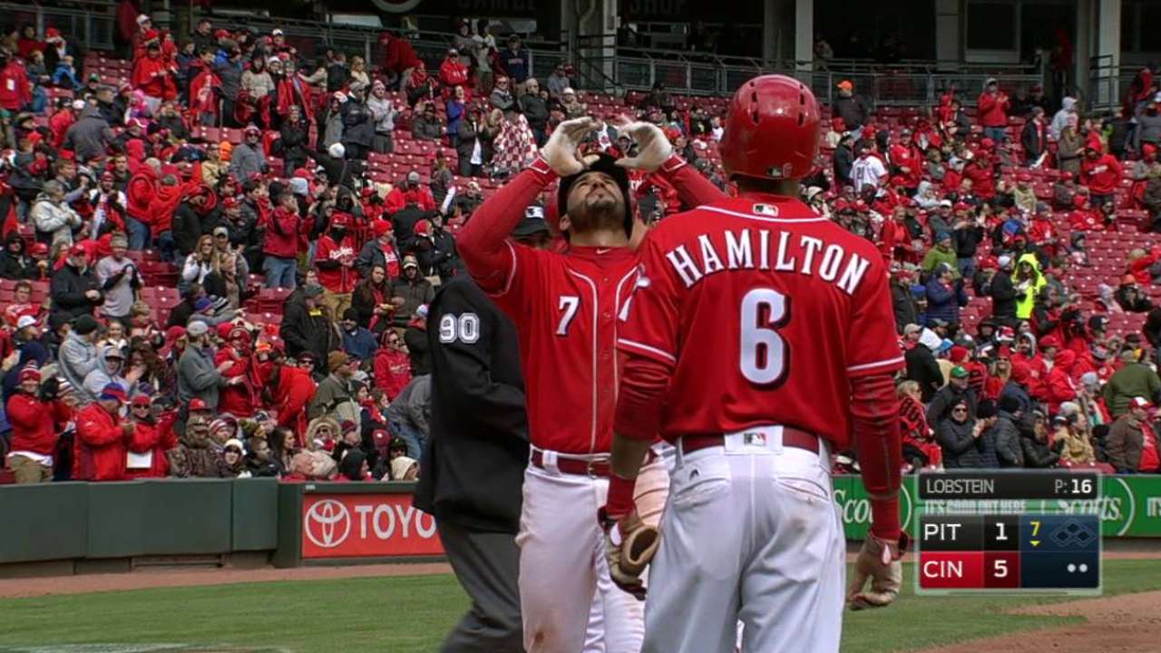 Suarez's two-run homer
