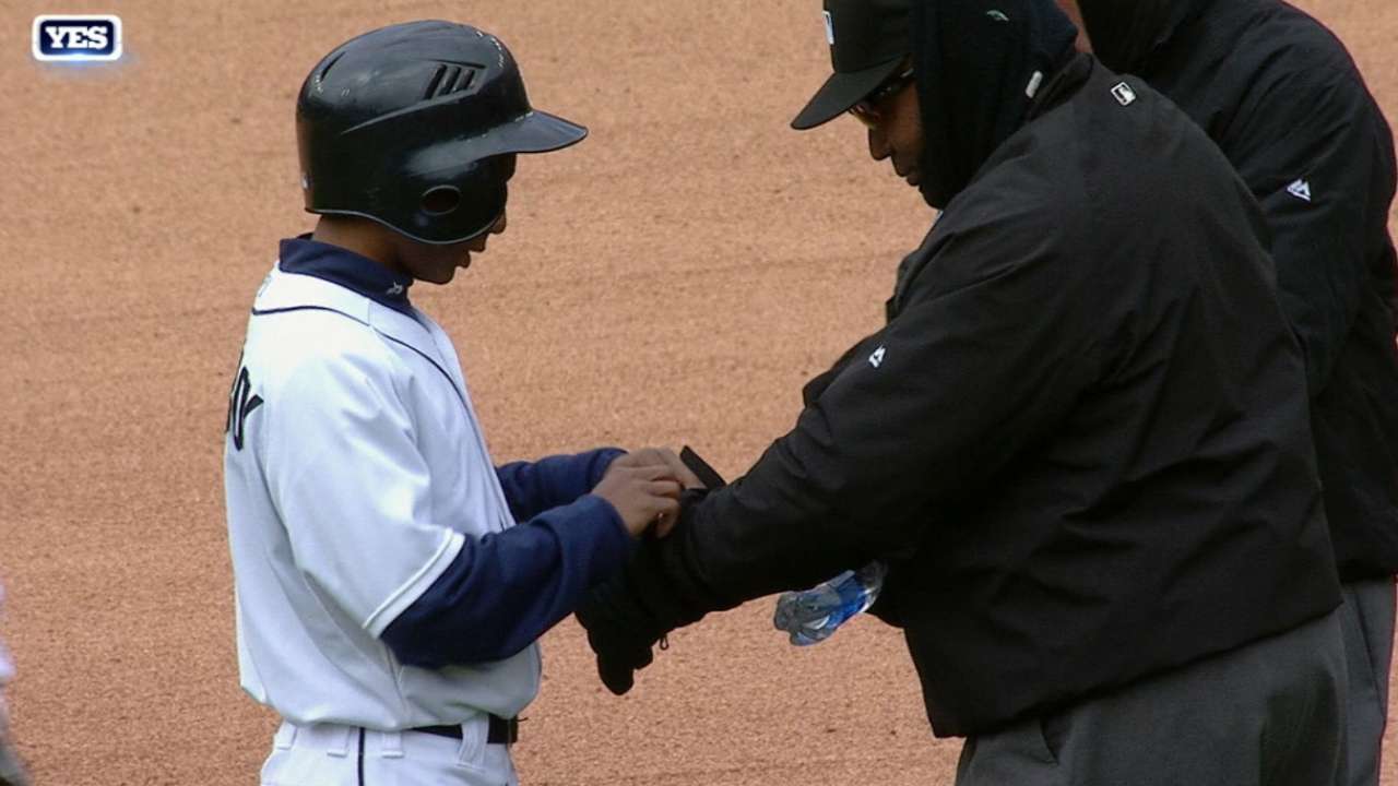 Tigers, Yanks play coldest game at Comerica