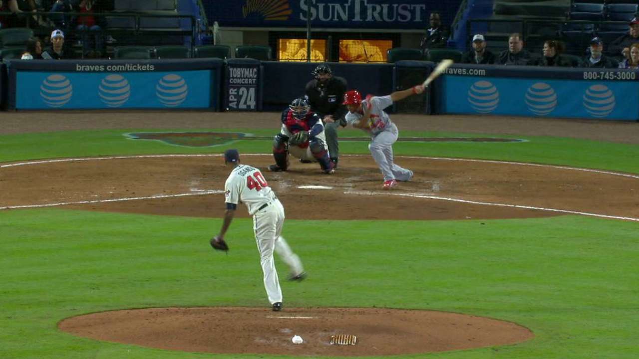 Martínez guía victoria de Cardenales sobre Bravos