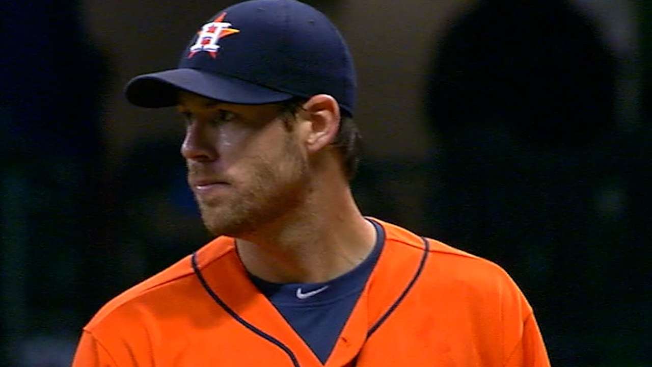 Fister plays stopper, wins debut with Astros