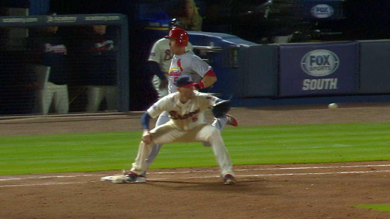 Fryer runs out infield single