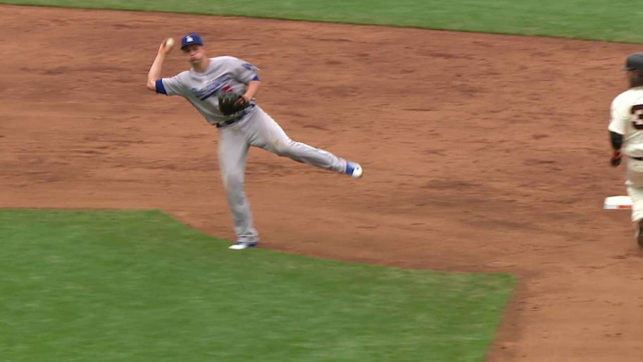 Seager's barehanded play