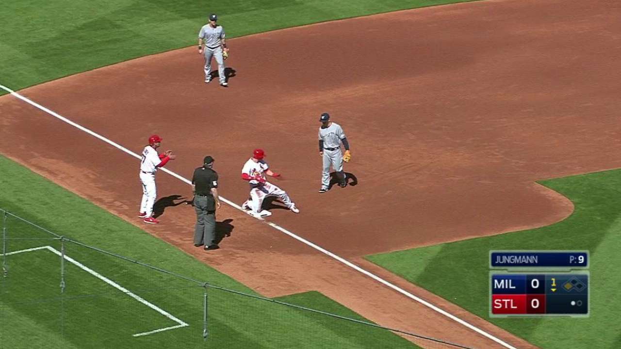 Wacha, Hazelbaker ayudaron a San Luis a vapulear a Milwaukee