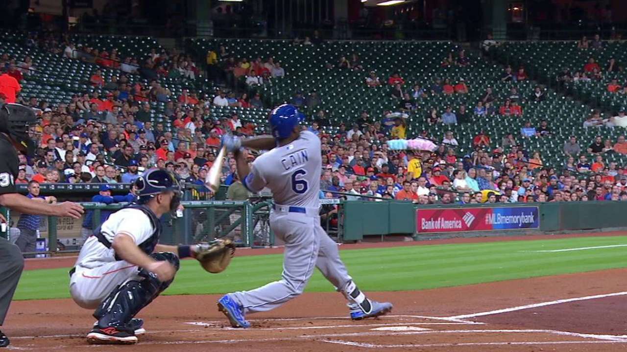 Jonrón de Cain encamina a Reales hacia triunfo sobre Astros
