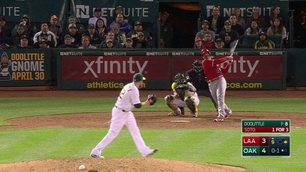Soto mojo: Late HR the difference for Halos