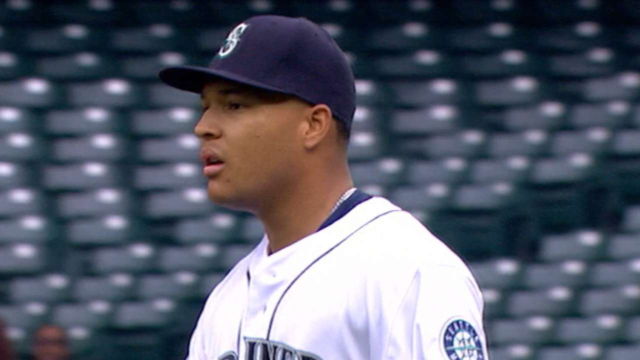 Resilient Walker gives Mariners shot at victory