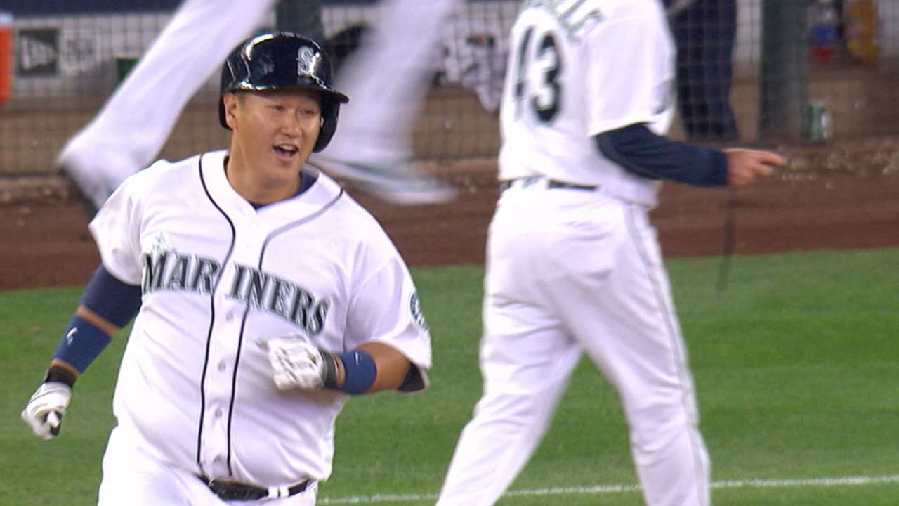Must C: Lee's walk-off homer
