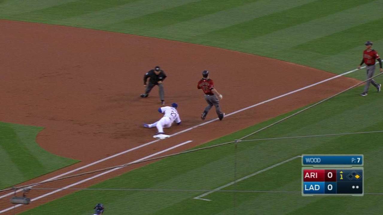 Goldschmidt beats throw to first
