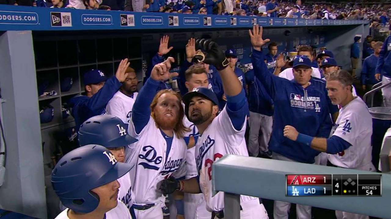 Adrián dio HR y Dodgers igualaron serie contra D-backs