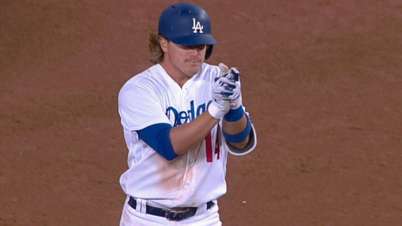 Hernández, Dodgers remontan y doblegan a D-backs