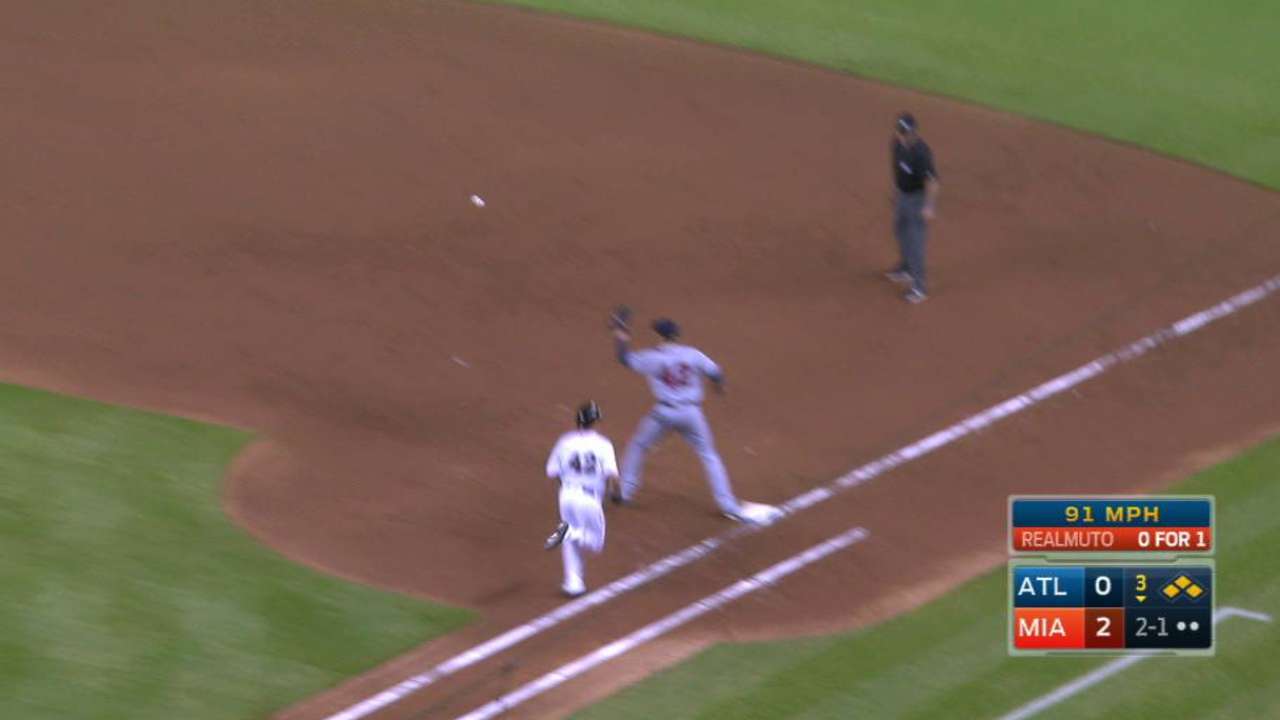 Beckham throws out Realmuto