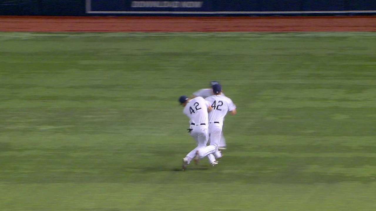Kiermaier, Forsythe exit after outfield collision