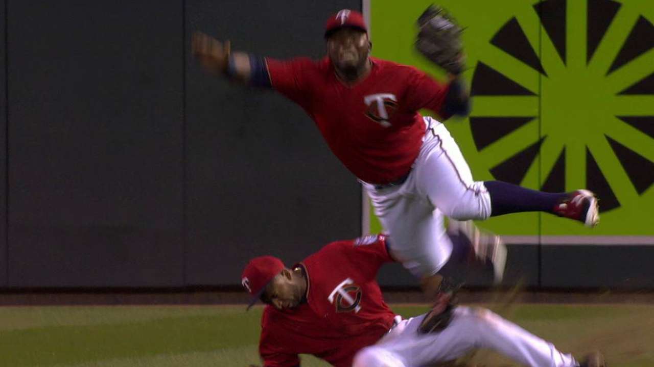 Nunez shaken up on play