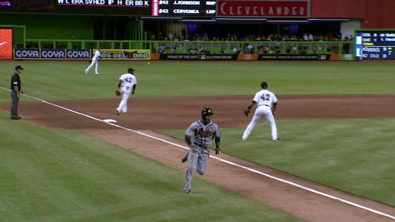 Markakis' game-tying RBI single