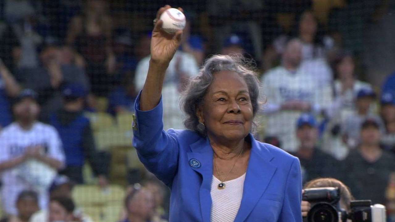 Dodgers honor Robinson in special ceremony