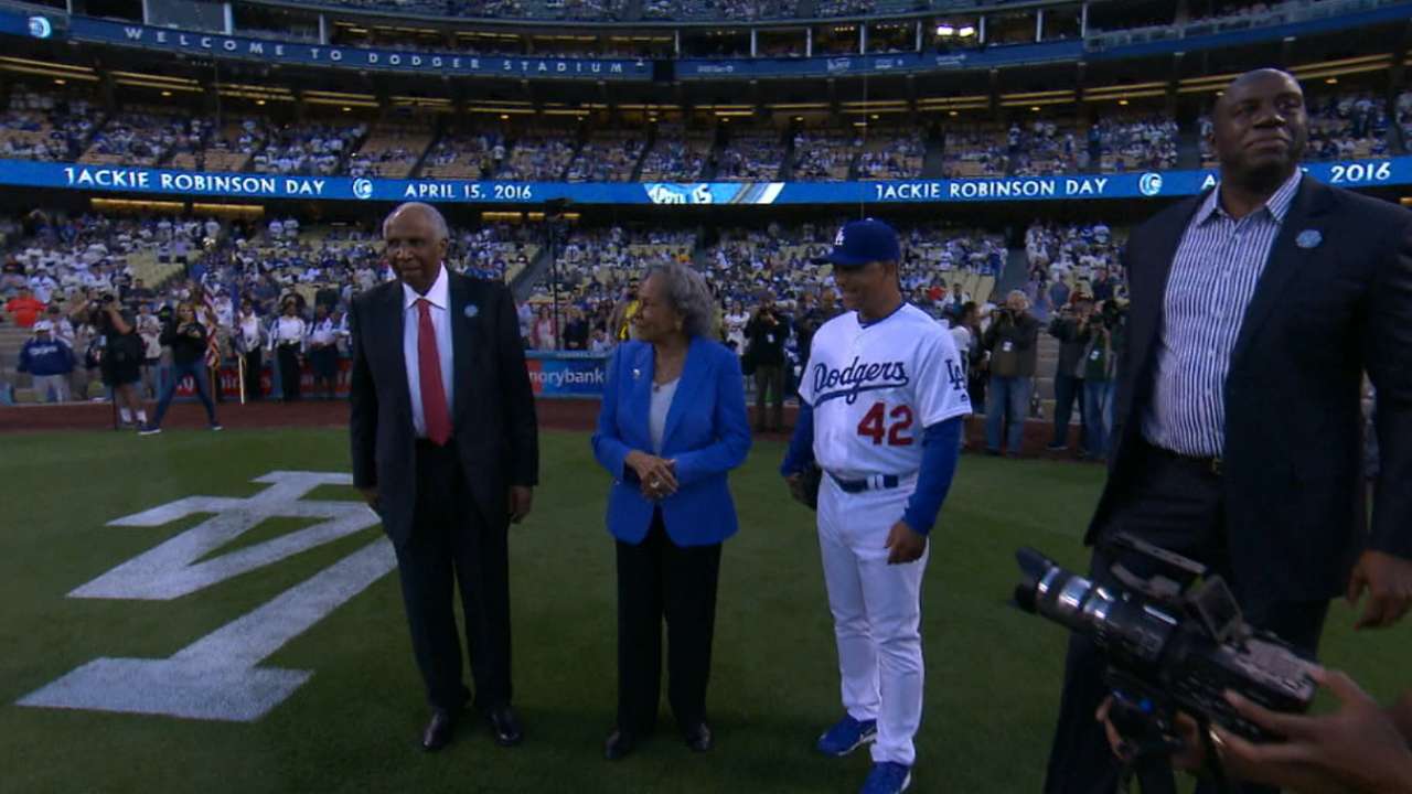 Robinson throws first pitch