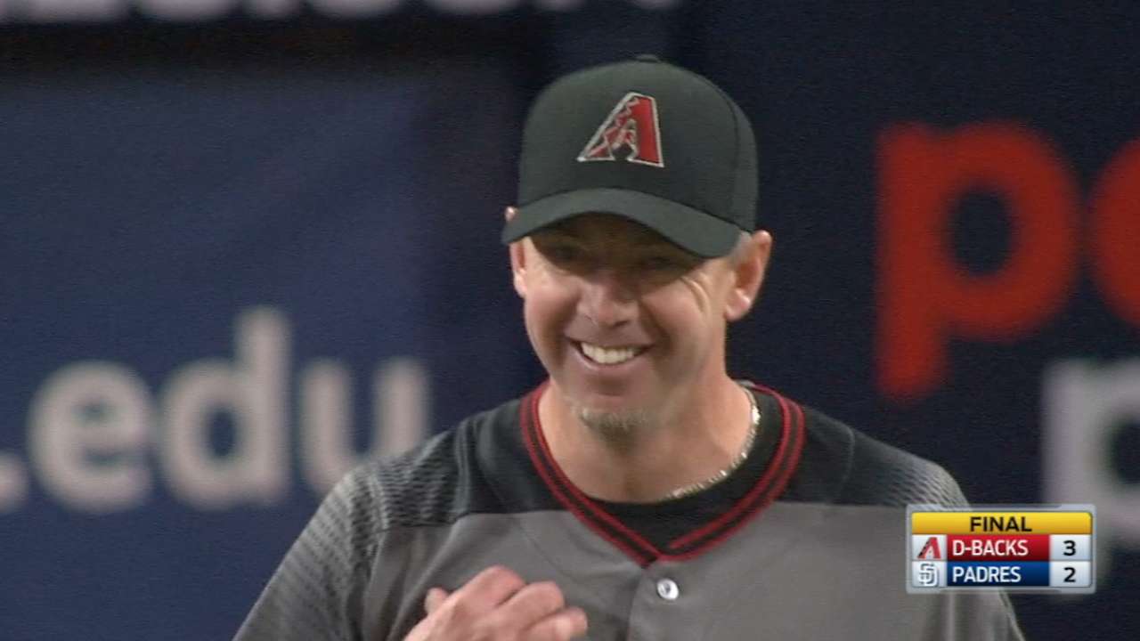 D-backs steal a run in ninth to top Padres