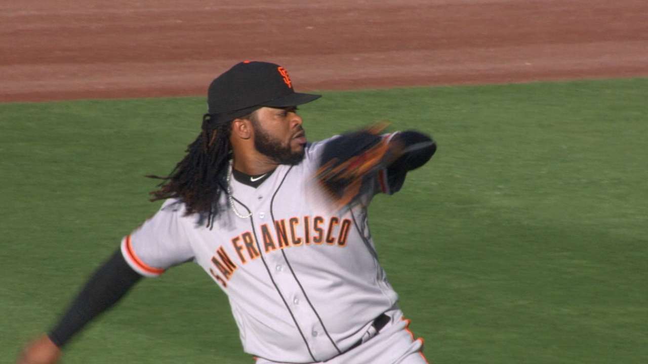 Giants back Cueto's gem, hold off Dodgers