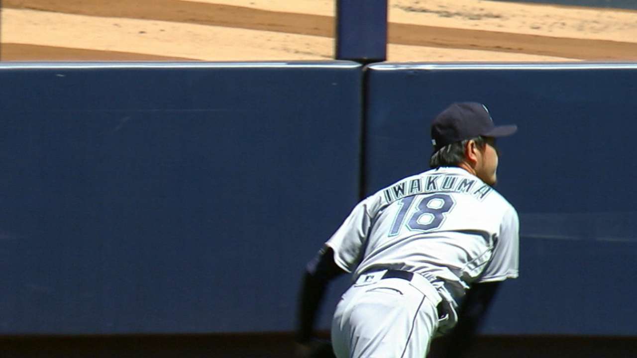 Iwakuma calls it 'exciting' to oppose Tanaka