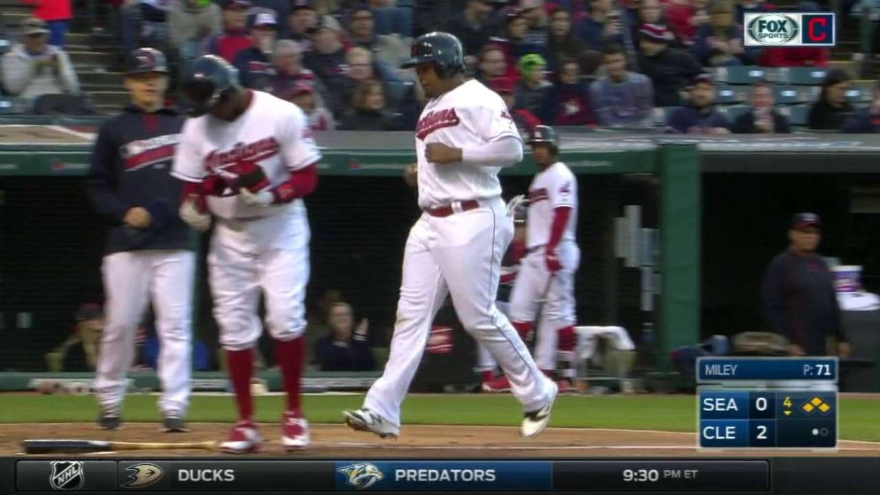 Davis' RBI walk