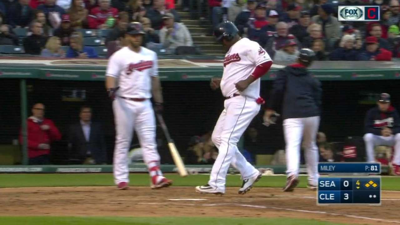Lindor's RBI walk