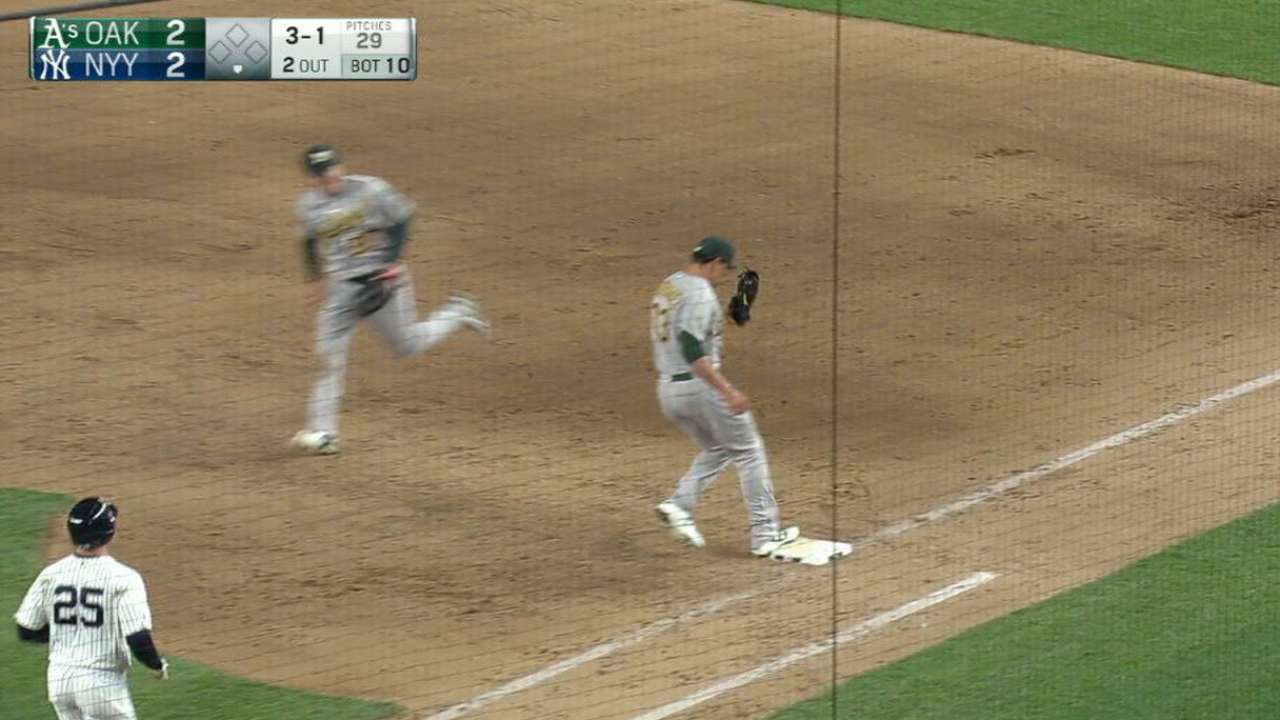 Canha's nice play ends inning