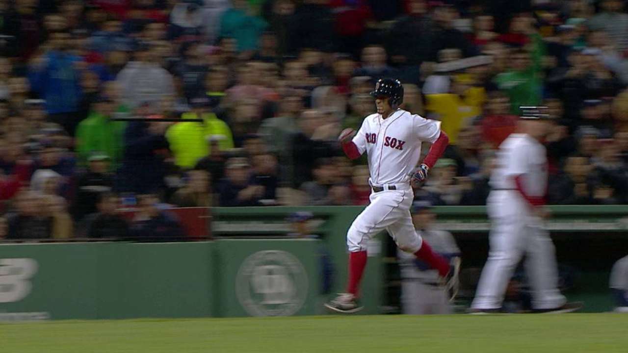 Bogaerts leaves game with injury