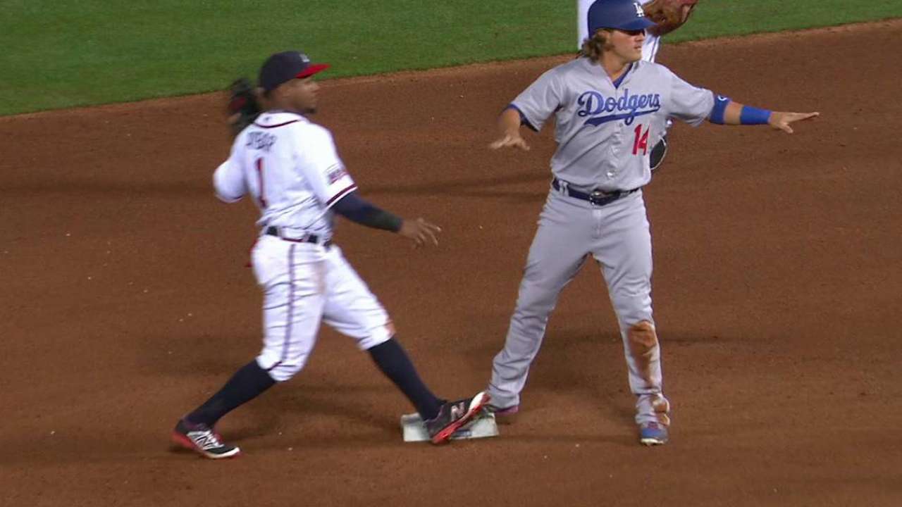 Hernandez steals second
