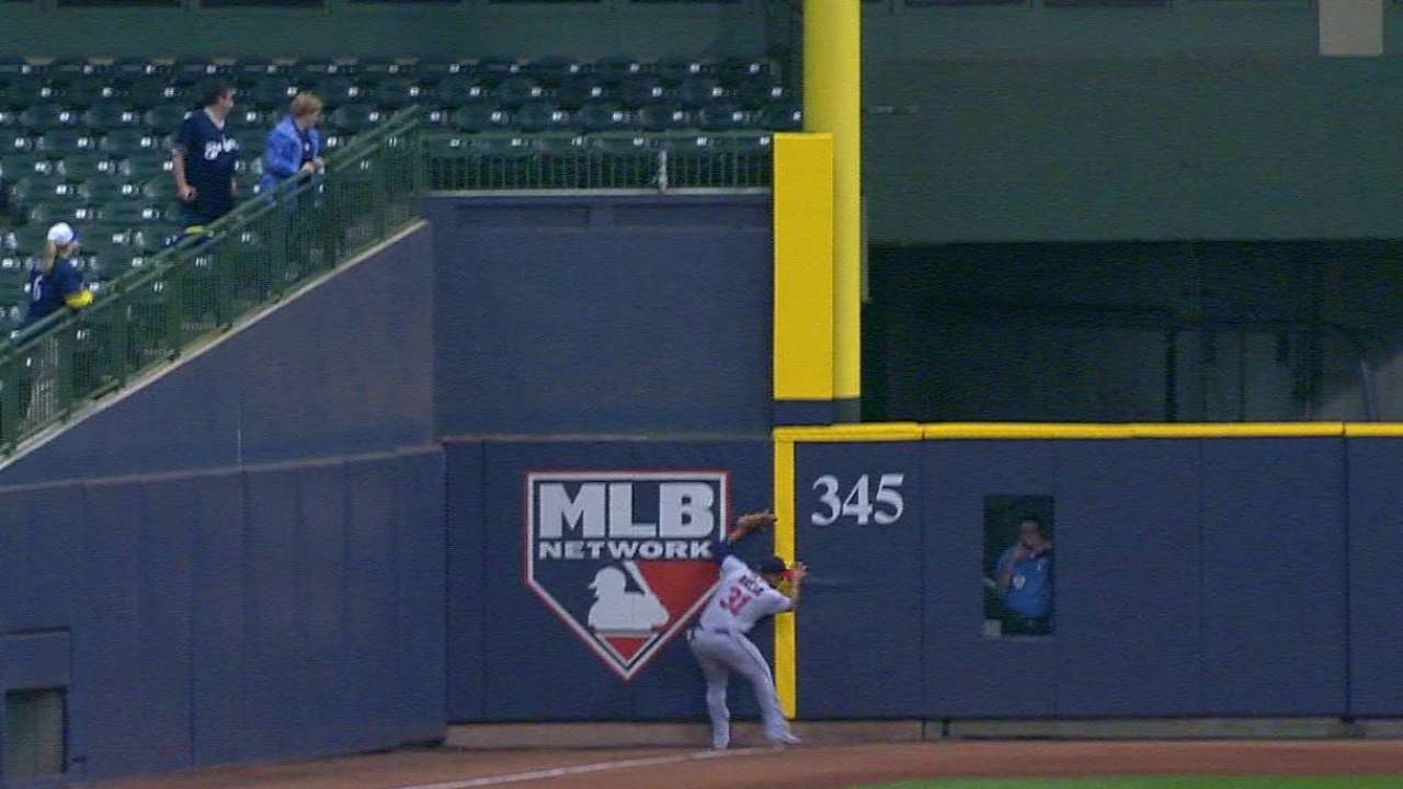 Arcia's wall-crashing catch