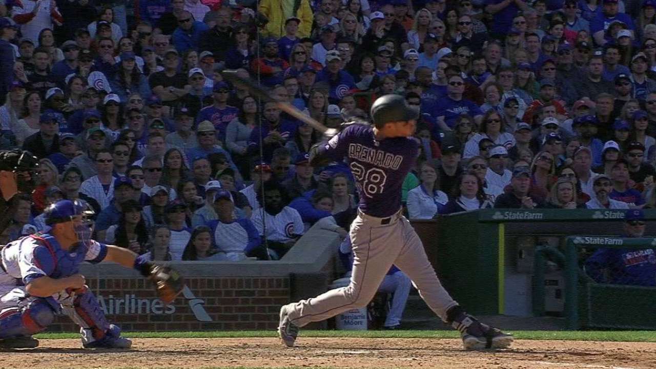 Jonrones de Arenado lideran blanqueada de Rockies sobre Cubs