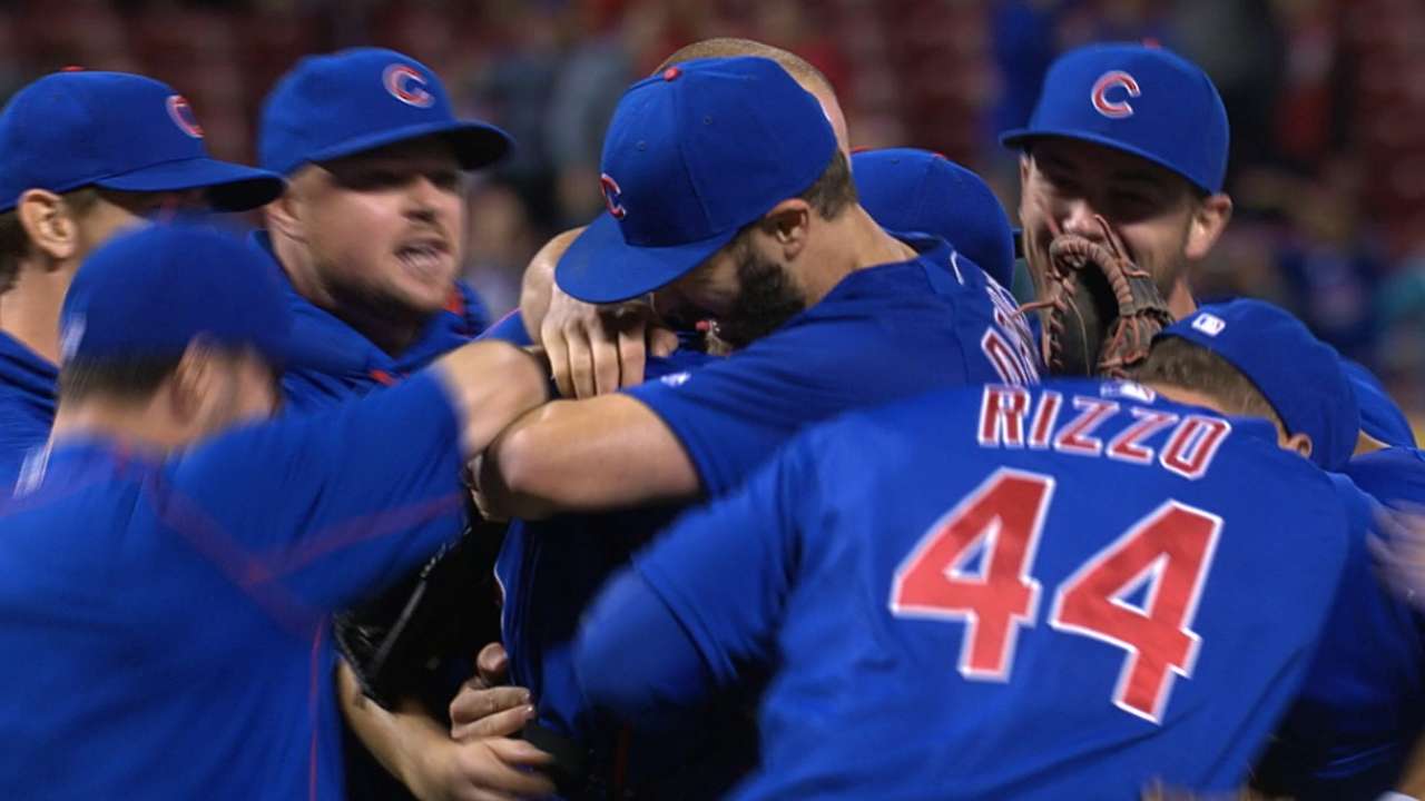 Arrieta twirls a no-no in Cincy