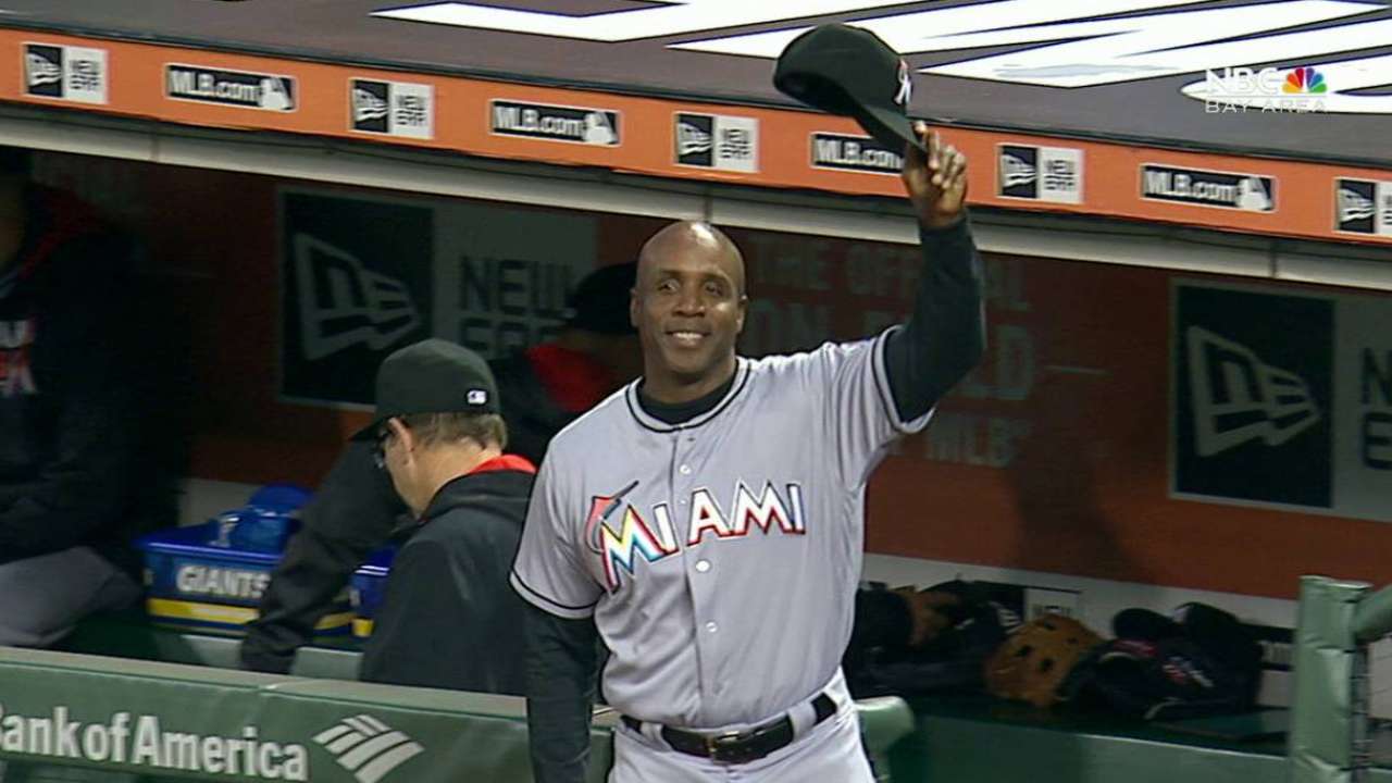 Bonds receives a video tribute