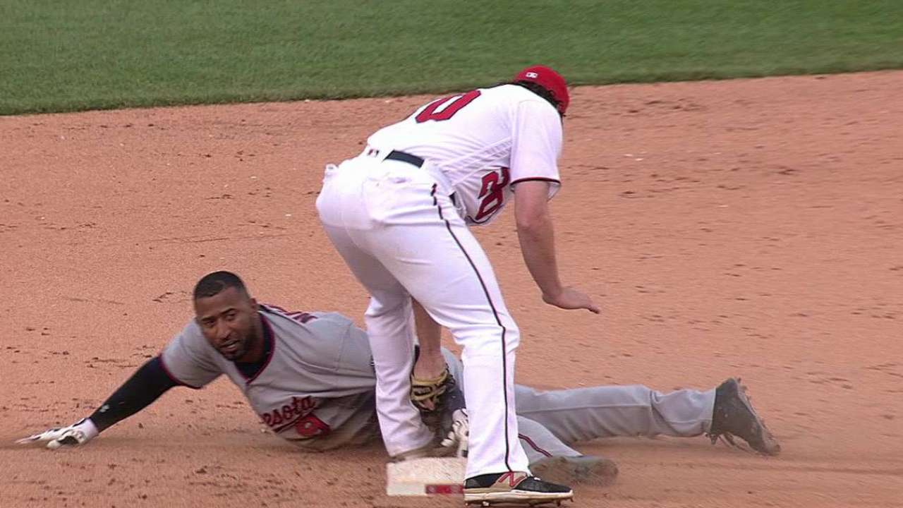 Nunez steals second
