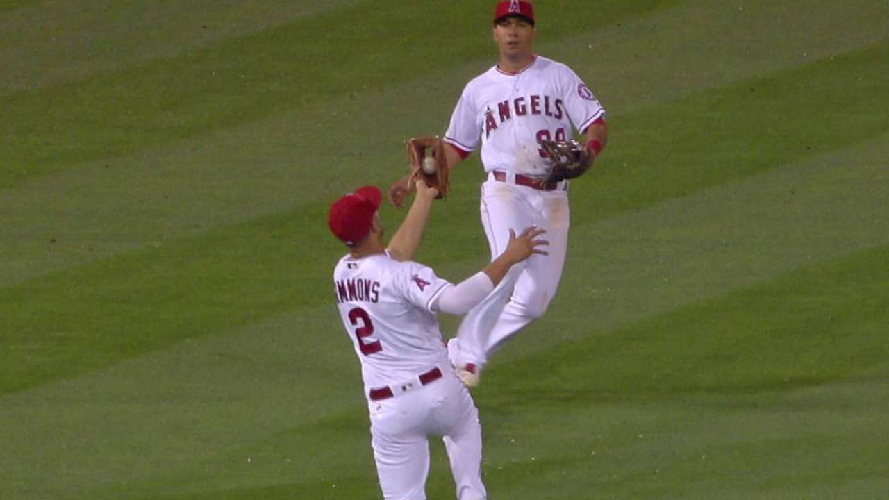 Simmons' over-the-shoulder grab