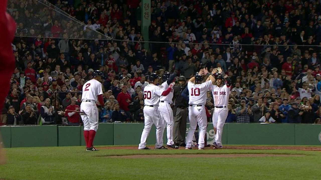 Pedroia crushes slam, solo HR in grand win