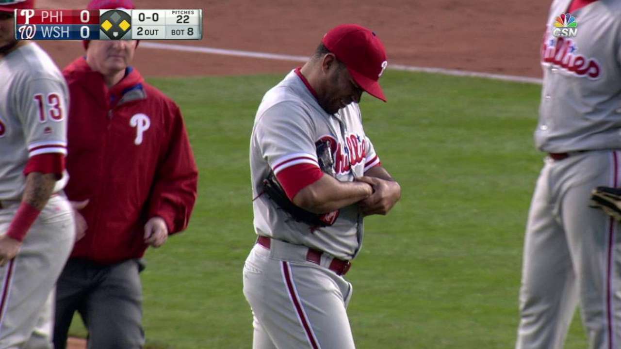 Phils place Hinojosa on DL, recall Murray