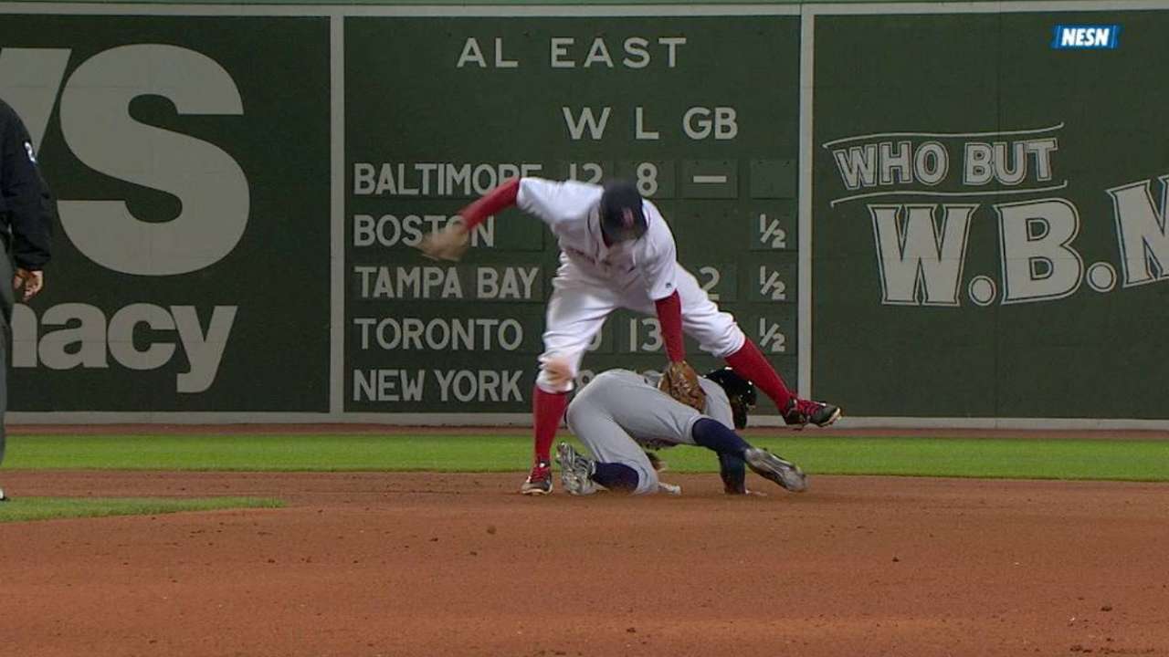 Vazquez throws out Smith
