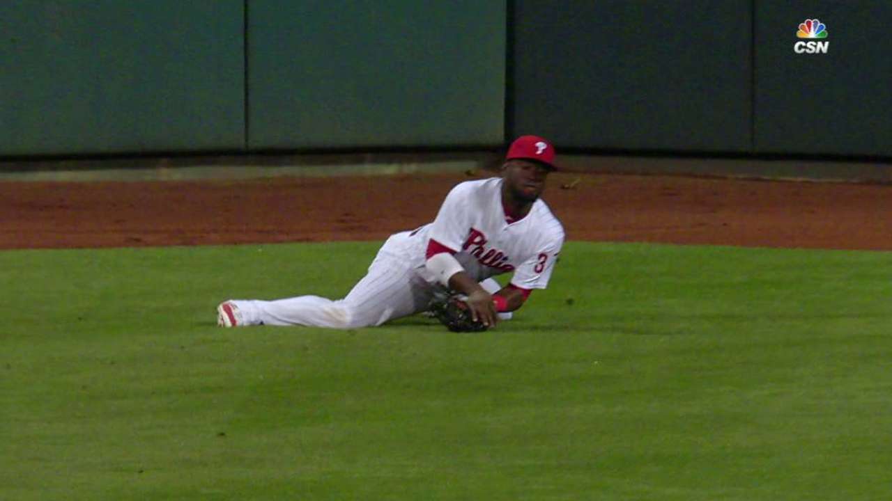 Herrera sticks with fly ball
