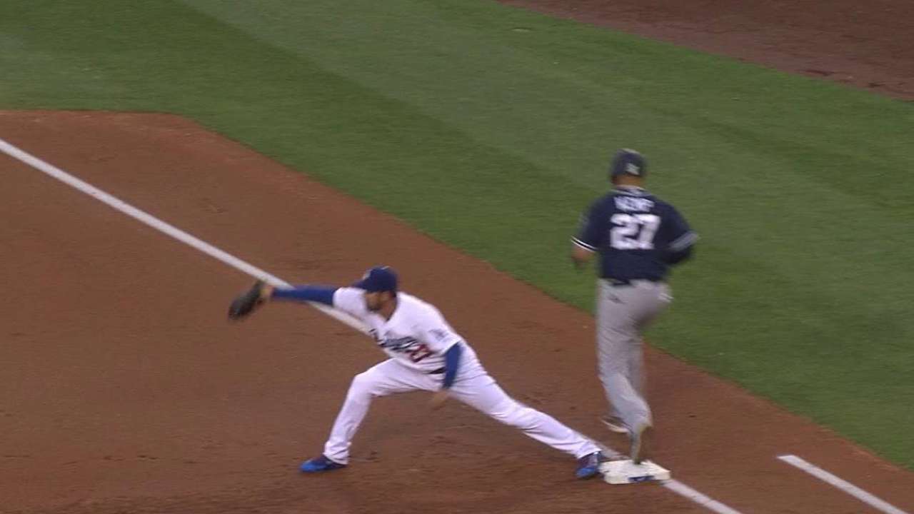 Padres challenge call in the 1st