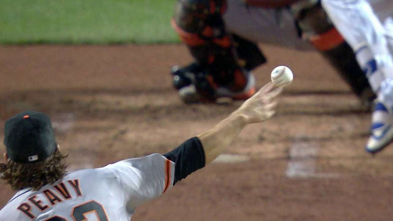 Walks worsen rough night for Peavy, Giants