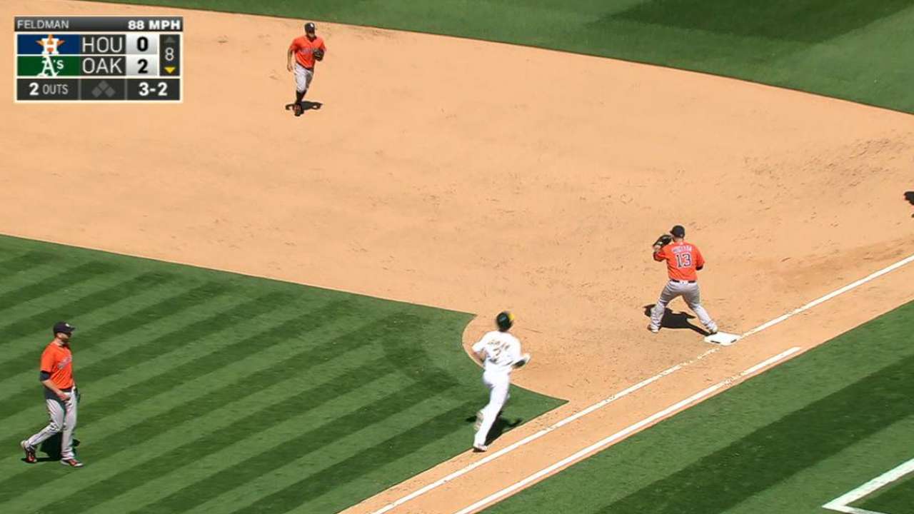 Altuve's play ends the 8th
